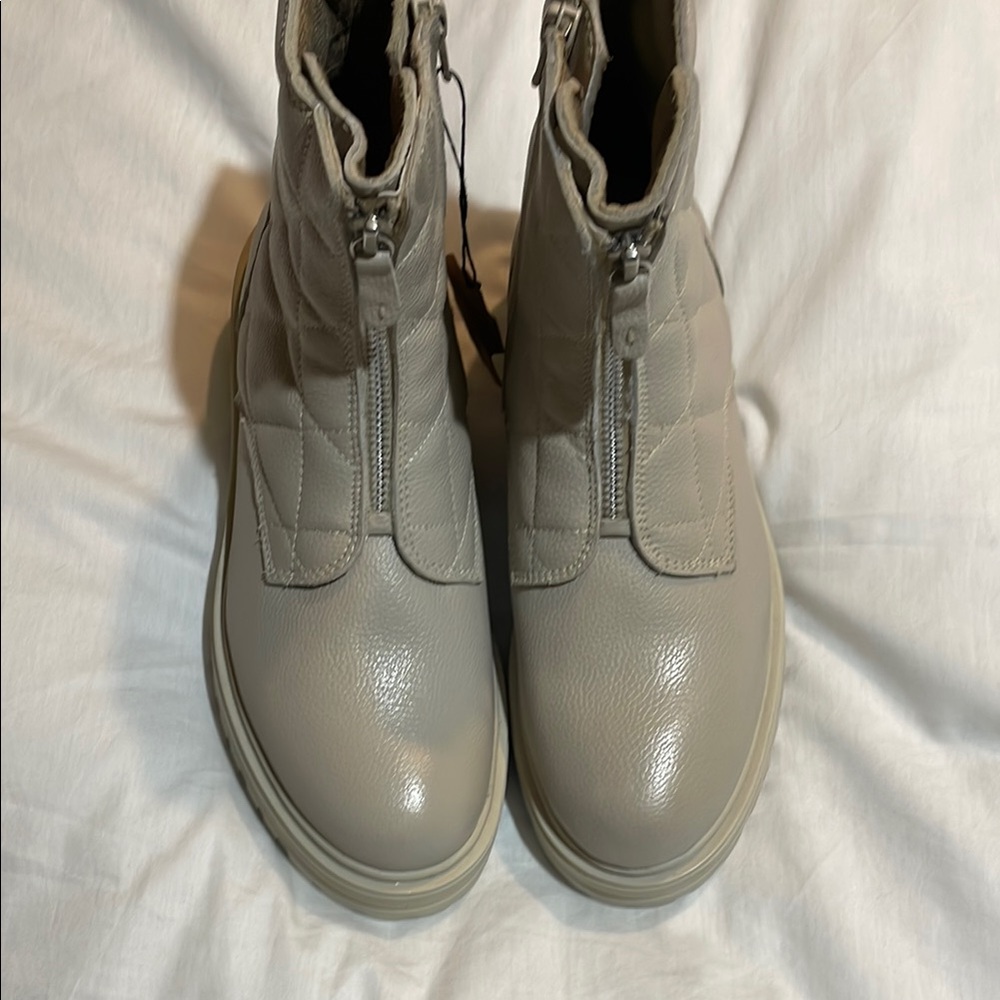 NWT Alberto Torresi beige quilted chunky zip up boots in size 9